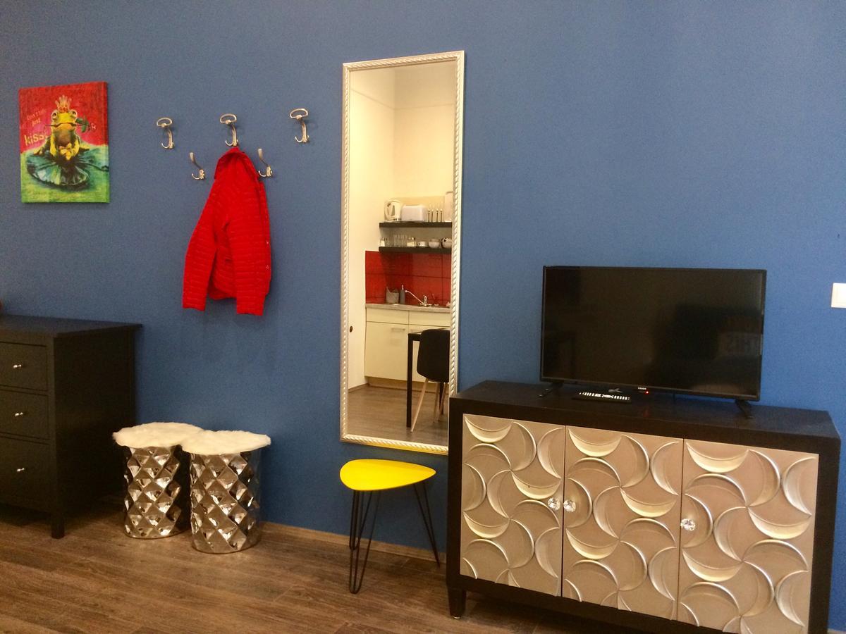 Studio 18 Sopron Bagian luar foto